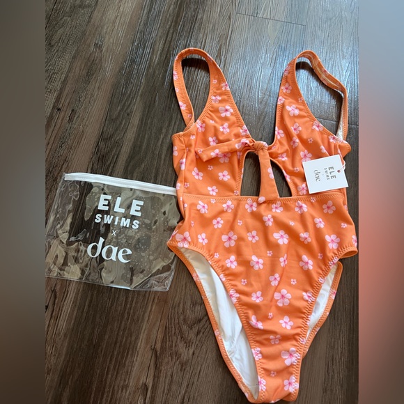 ELE X DAE one piece swim suit - Picture 5 of 15